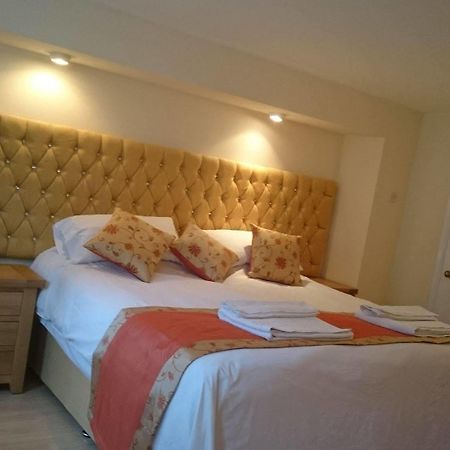 Mayville House Apartment เชลเทนแฮม ภายนอก รูปภาพ