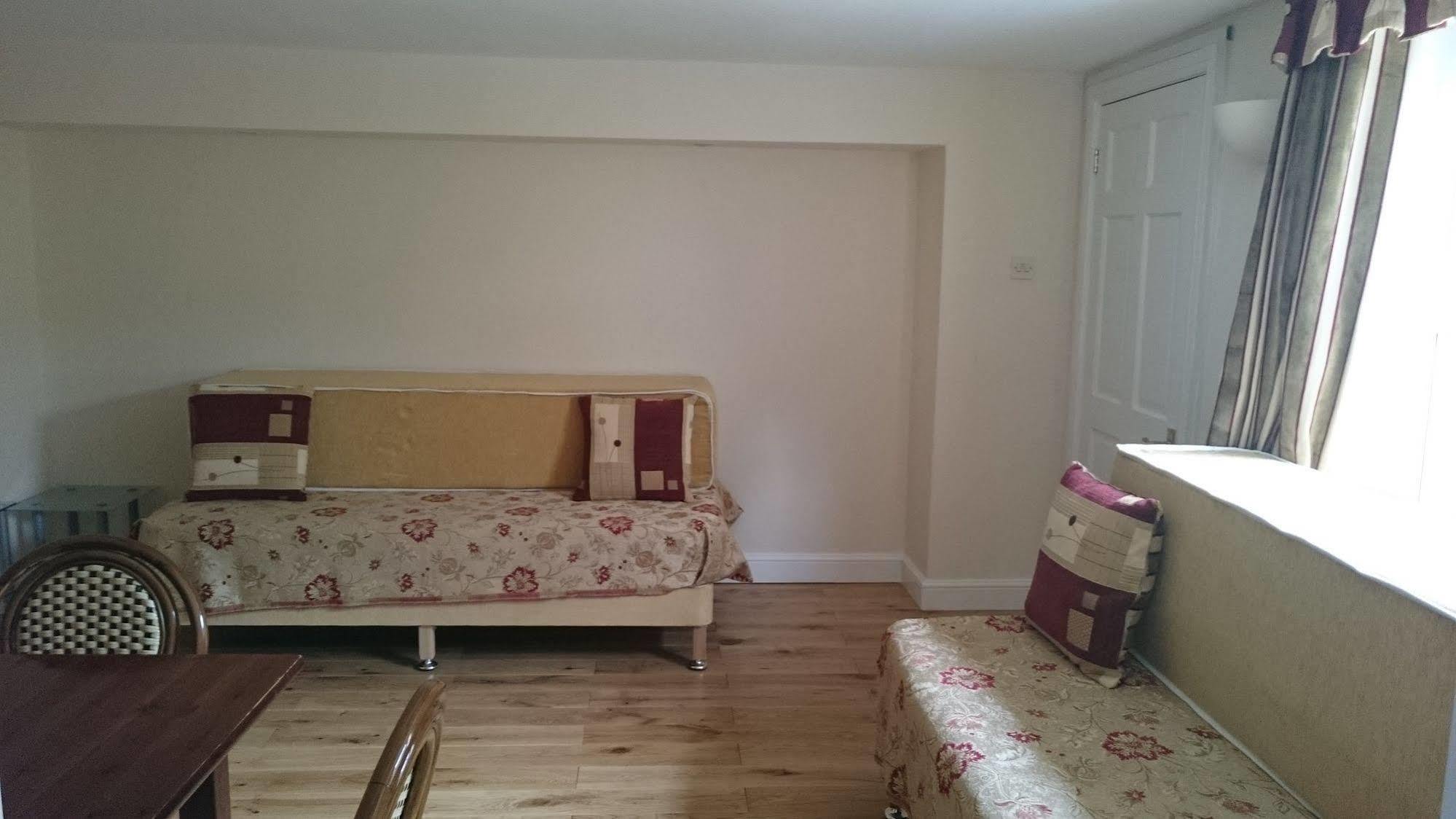 Mayville House Apartment เชลเทนแฮม ภายนอก รูปภาพ